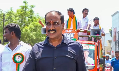 பணப்பட்டுவாடா புகார்: பா.ஜ.க. மாநில செயலாளர் வீட்டில் தேர்தல் பறக்கும்படையினர் சோதனை