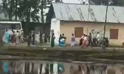 மணிப்பூர் வாக்குச்சாவடியில் துப்பாக்கிச் சூடு.. வாக்காளர்கள் அலறியடித்து ஓட்டம்