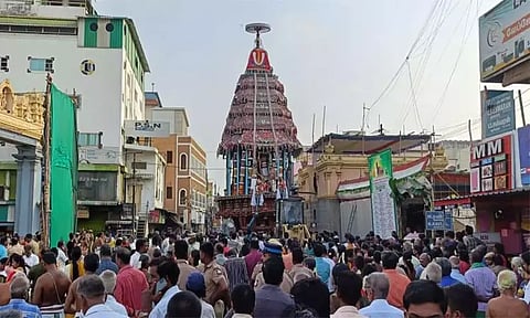 ஸ்ரீ வைத்திய வீரராகவப் பெருமாள் கோவில் தேரோட்டம்: திரளான பக்தர்கள் பங்கேற்பு