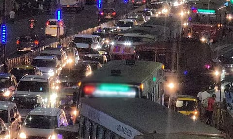 தென்மாவட்டங்களில் இருந்து சென்னை நோக்கி வரும் மக்கள்: கடும் போக்குவரத்து நெரிசல்