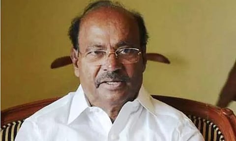 கிராம நிர்வாக அதிகாரியை தாக்கிய தி.மு.க. மாவட்ட கவுன்சிலரை கைது செய்ய வேண்டும் - ராமதாஸ்