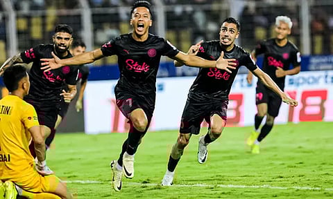 image courtesy: twitter/@IndSuperLeague