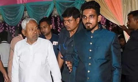 பாட்னாவில் நிதிஷ்குமாரின் கட்சி நிர்வாகி சுட்டுக்கொலை