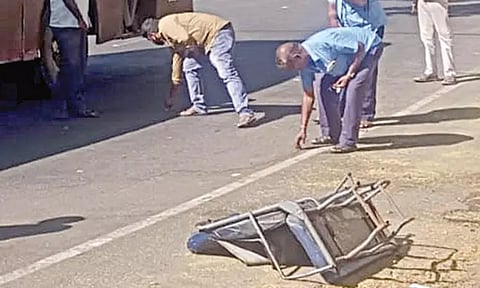 ஓடும் பஸ்சில் இருக்கை கழன்று விழுந்த விவகாரம்; 3 பேர் சஸ்பெண்ட்