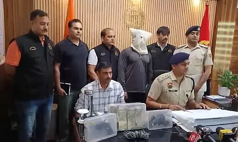 துப்பாக்கி முனையில் வங்கி மேலாளர் கடத்தல்.. 800 கி.மீ. பயணம்.. ஸ்கெட்ச் போட்டு தூக்கிய போலீஸ்