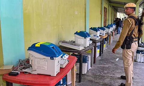 இ.வி.எம். இயந்திரத்தை சரிபார்க்க வேட்பாளர் கோரலாம்... ஆனால் ஒரு நிபந்தனை- சுப்ரீம் கோர்ட்டு