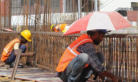 அதிகரிக்கும் கோடை வெப்பம்: தொழிலாளர்களுக்கு தேவையான வசதிகளை செய்து கொடுக்க அறிவுறுத்தல்