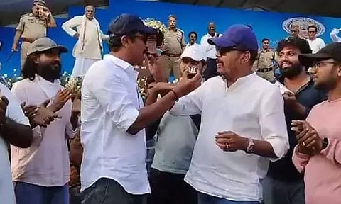 படப்பிடிப்பு தளத்தில் பிறந்தநாள் கொண்டாடிய சமுத்திரகனி