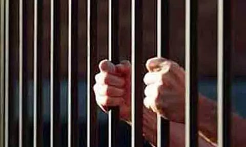 9-ம் வகுப்பு மாணவியை கர்ப்பமாக்கிய கடைக்காரருக்கு 20 ஆண்டு கடுங்காவல்