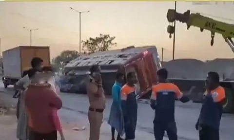 சென்னை- திருச்சி நெடுஞ்சாலையில் ஆம்னி பஸ் கவிழ்ந்து விபத்து: 20 பயணிகள் படுகாயம்