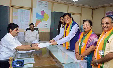 வடக்கு மும்பை தொகுதி பா.ஜ.க. வேட்பாளர் பியூஷ் கோயல் வேட்புமனு தாக்கல்