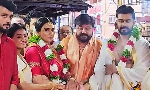 குருவாயூர் கோயிலில் எளிமையாக நடந்த ஜெயராம் மகள் திருமணம்