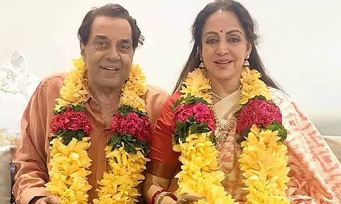 44-வது திருமண நாள் கொண்டாட்டத்தில் மீண்டும் இணைந்த பாலிவுட் நட்சத்திர தம்பதி?