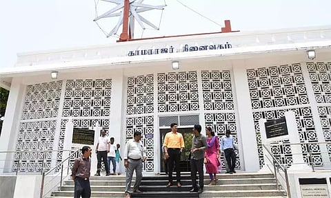 காந்தி மண்டப வளாகத்தில் அமைந்துள்ள மணி மண்டபங்களில் பராமரிப்பு பணிகள்