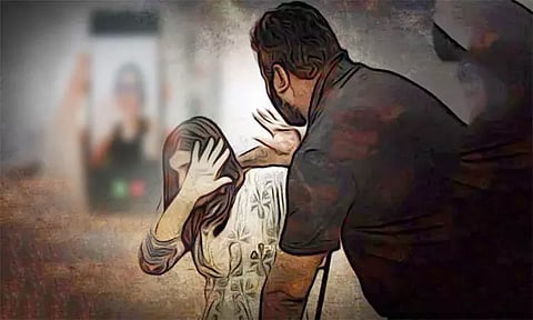 ஆபாச படம் காட்டி 9-ம் வகுப்பு மாணவிக்கு பாலியல் தொல்லை கொடுத்த ஆசிரியர்