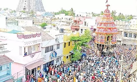 ஸ்ரீரங்கம் ரெங்கநாதர் கோவில் சித்திரை தேரோட்டம் கோலாகலம்: விண்ணை பிளந்த ரங்கா...ரங்கா...கோஷம்