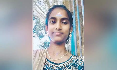 மதிப்பெண் குறைந்ததால் பிளஸ்-2 மாணவி தற்கொலை