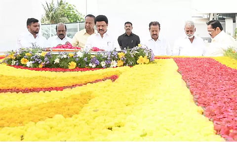 கருணாநிதி நினைவிடத்தில் முதல்-அமைச்சர் மு.க.ஸ்டாலின் மரியாதை