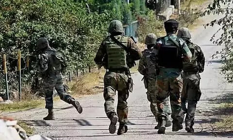 காஷ்மீர்: ரூ.10 லட்சம் சன்மானம் அறிவிக்கப்பட்ட பயங்கரவாத குழு தலைவன் சுட்டுக்கொலை