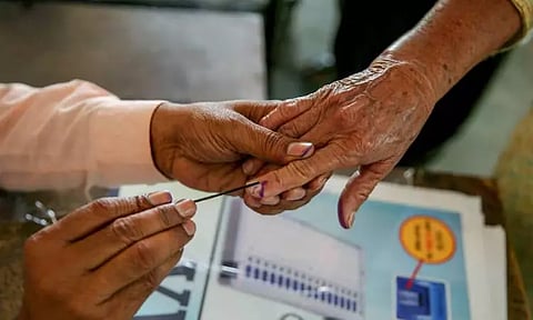 பீகாரில் தேர்தல் பணியில் மாரடைப்பு; 2 அதிகாரிகள் மரணம்