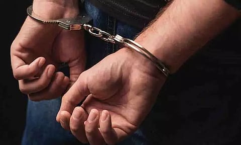 தமிழ்நாட்டில் இருந்து ரஷியாவிற்கு ஆள் கடத்தல் - 4 பேர் கைது