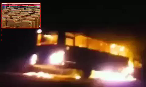 திடீரென தீப்பற்றி எரிந்த பஸ்: நாசமான வாக்குப்பதிவு எந்திரங்கள்