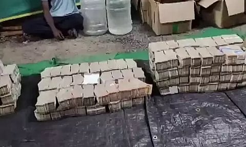 ஆந்திராவில் ரூ. 8 கோடி பறிமுதல்; 2 பேர் கைது