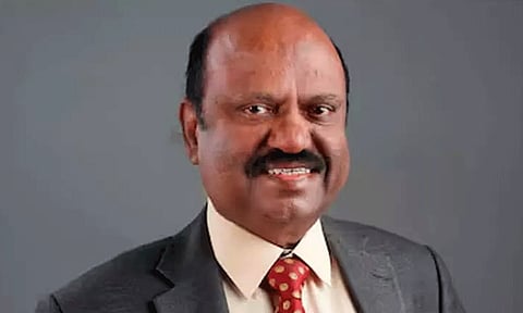 பாலியல் குற்றச்சாட்டு; பொதுமக்களிடம் சி.சி.டி.வி. காட்சிகளை காட்டிய மேற்கு வங்காள கவர்னர்