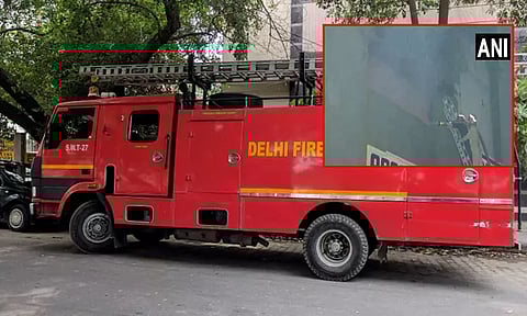 டெல்லி: காலணி தொழிற்சாலையில் திடீர் தீ விபத்து