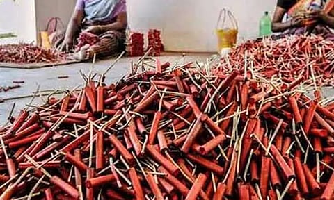 விதிமீறலில் ஈடுபடும் பட்டாசு ஆலை உரிமையாளர் மீது குண்டாஸ் பாயும் - மாவட்ட நிர்வாகம்