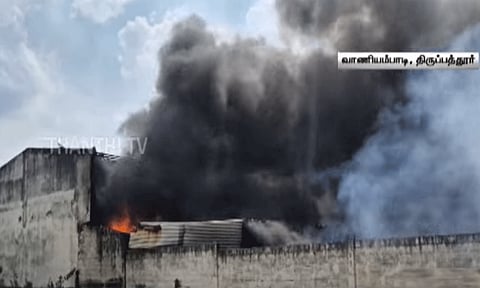 திருப்பத்தூர்: வாணியம்பாடி அருகே பிளாஸ்டிக் குடோனில் பயங்கர தீ விபத்து