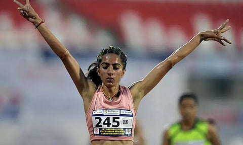 இந்திய தடகள வீராங்கனை தீக்சா 1,500 மீ ஓட்ட பந்தயத்தில் தேசிய சாதனை