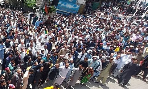 பாகிஸ்தான் அரசுக்கு எதிரான போராட்டத்தில் வன்முறை - போலீஸ் அதிகாரி ஒருவர் பலி