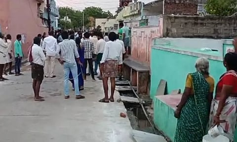 வாக்குச்சாவடியில் ஒய்.எஸ்.ஆர். காங்கிரஸ் - தெலுங்கு தேசம் கட்சியினர் மோதல்