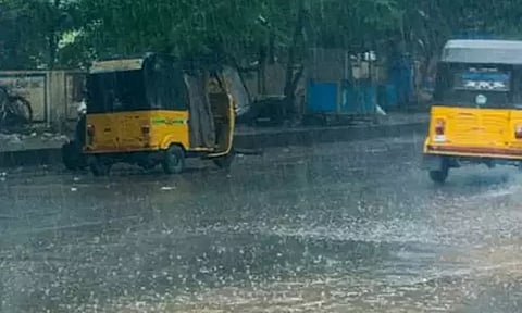 சென்னையின் பல்வேறு பகுதிகளில் மிதமான மழை