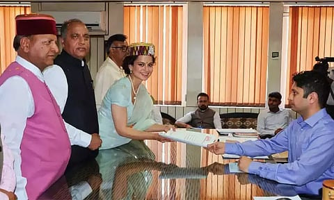 கங்கனா ரனாவத் வேட்புமனு தாக்கல்