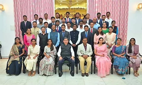 யுபிஎஸ்சி குடிமைப்பணிகள் தேர்வில் வெற்றி பெற்ற தமிழ்நாட்டைச் சேர்ந்தவர்களுக்கு கவர்னர் ஆர்.என்.ரவி பாராட்டு