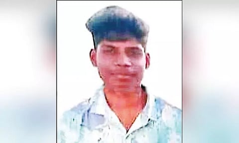 11-ம் வகுப்பில் விரும்பிய பாடம் கிடைக்காததால் மாணவன் தூக்குப்போட்டு தற்கொலை