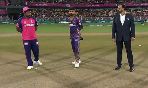 டாஸ் வென்ற கொல்கத்தா அணி பந்துவீச்சு தேர்வு : மழை மீண்டும் தொடங்கியதால் போட்டி தொடங்குவதில் சிக்கல்