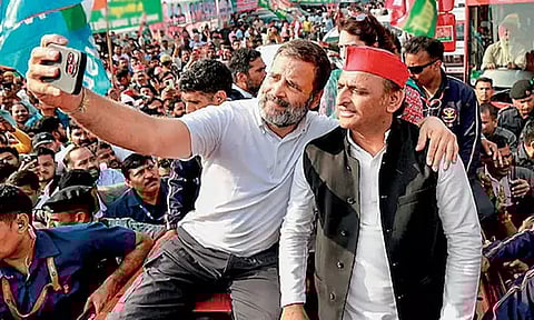 தொண்டர்கள் ரகளை: நிகழ்ச்சியை ரத்து செய்து விட்டு வெளியேறிய ராகுல், அகிலேஷ்