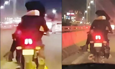 காதலியை மடியில் உட்கார வைத்து மோட்டார் சைக்கிள் ஓட்டிய வாலிபர் - வீடியோ வைரல்