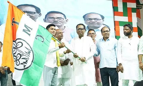 மேற்கு வங்காளம்: முன்னாள் பா.ஜ.க. எம்.பி. திரிணாமுல் காங்கிரசில் இணைந்தார்