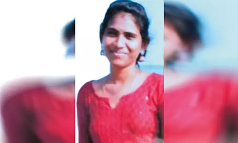 பெட்ரோல் ஊற்றி காதலன் மீது தீ வைத்த சம்பவம்: காதலியும் உயிரிழப்பு