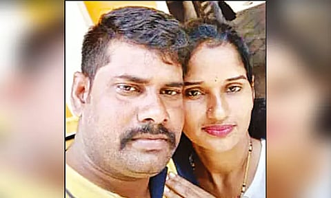 கள்ளக்காதலியுடன் போலீஸ்காரர் தற்கொலை