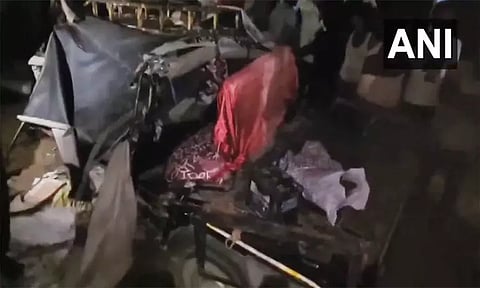 பீகார்: லாரி மீது ஆட்டோ மோதி கோர விபத்து - 3 பேர் பலி