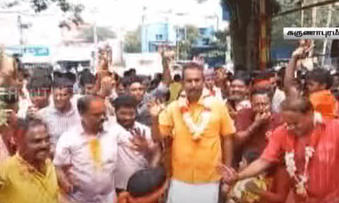 கோவை: கோவில் தேரோட்ட திருவிழாவில் நடனமாடி அசத்திய முன்னாள் அமைச்சர் எஸ்.பி.வேலுமணி