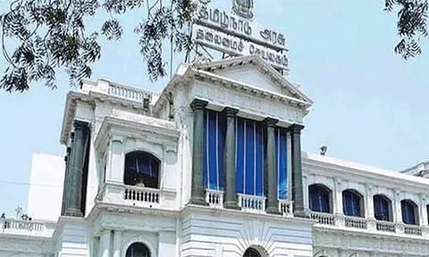 தமிழகத்தில் 2 ஐ.ஏ.எஸ். அதிகாரிகள் பணியிடமாற்றம் - தலைமைச் செயலாளர் உத்தரவு