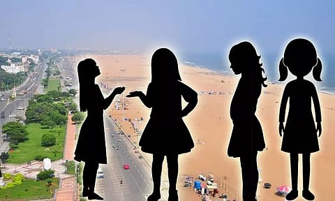 சுற்றுலா அழைத்து செல்லாததால் வீட்டுக்கு தெரியாமல் சென்னை மெரினா சென்ற 4 சிறுமிகள்
