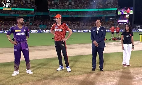 ஐ.பி.எல். இறுதிப்போட்டி: டாஸ் வென்ற ஐதராபாத் பேட்டிங் தேர்வு