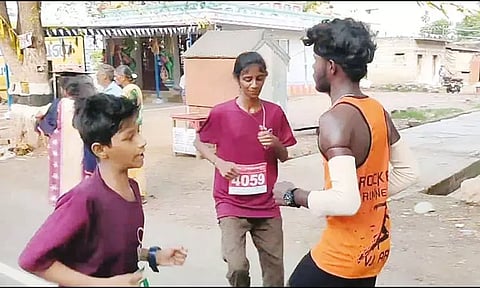 ஓசூர் கல்லூரி மாணவர் சாதனை